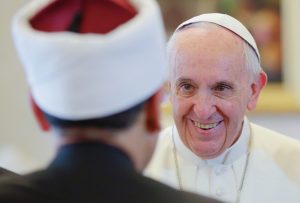 Le-pape-Francois-recu-imam-Al-Azhar-lundi-23-Vatican_0_730_492