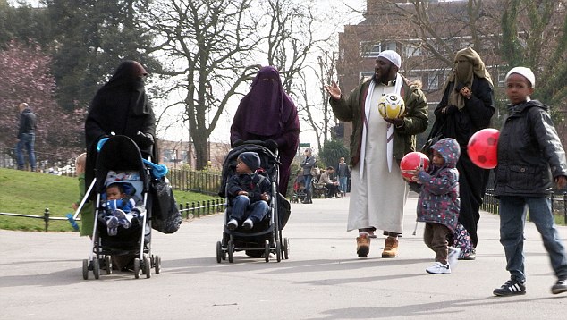 Une solution à la baisse de la natalité en France : la polygamie instituée par Allah !
