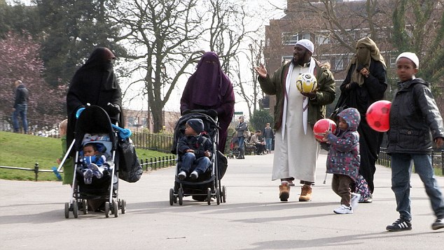 Une solution à la baisse de la natalité en France : la polygamie instituée par Allah !