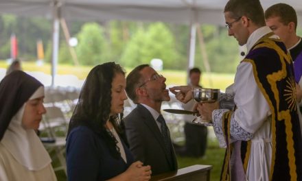 Au sujet de l’orientation du prêtre durant la célébration eucharistique