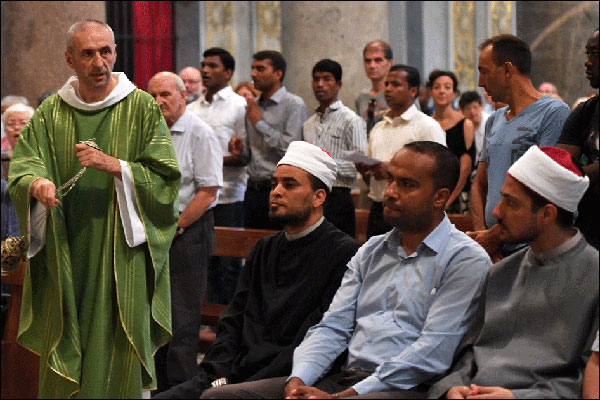 Ces prêtres qui dissuadent les ex musulmans de se convertir : témoignage