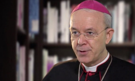 Grand entretien avec Monseigneur Athanasius Schneider sur le passe sanitaire : « Une préfiguration de la marque de la Bête »