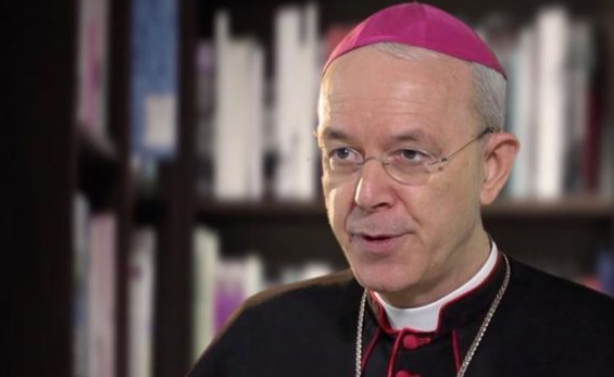 Grand entretien avec Monseigneur Athanasius Schneider sur le passe sanitaire : « Une préfiguration de la marque de la Bête »