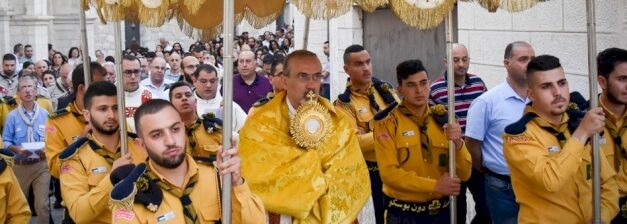 Message aux participants à la procession eucharistique en réparation des outrages blasphématoires de la secte LGBT, par Mgr Viganò