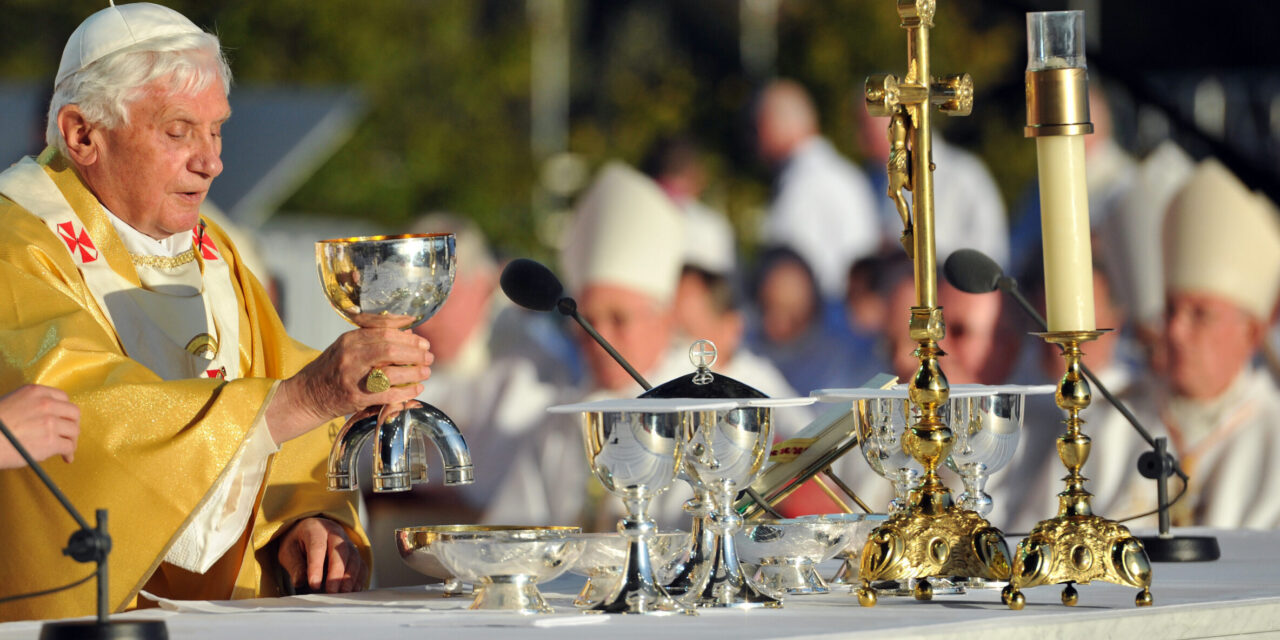 Etre digne de recevoir la sainte communion. Principes généraux par Joseph Ratzinger, juin 2004