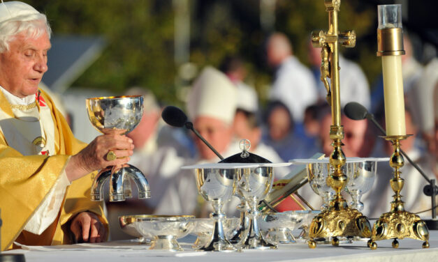 Etre digne de recevoir la sainte communion. Principes généraux par Joseph Ratzinger, juin 2004