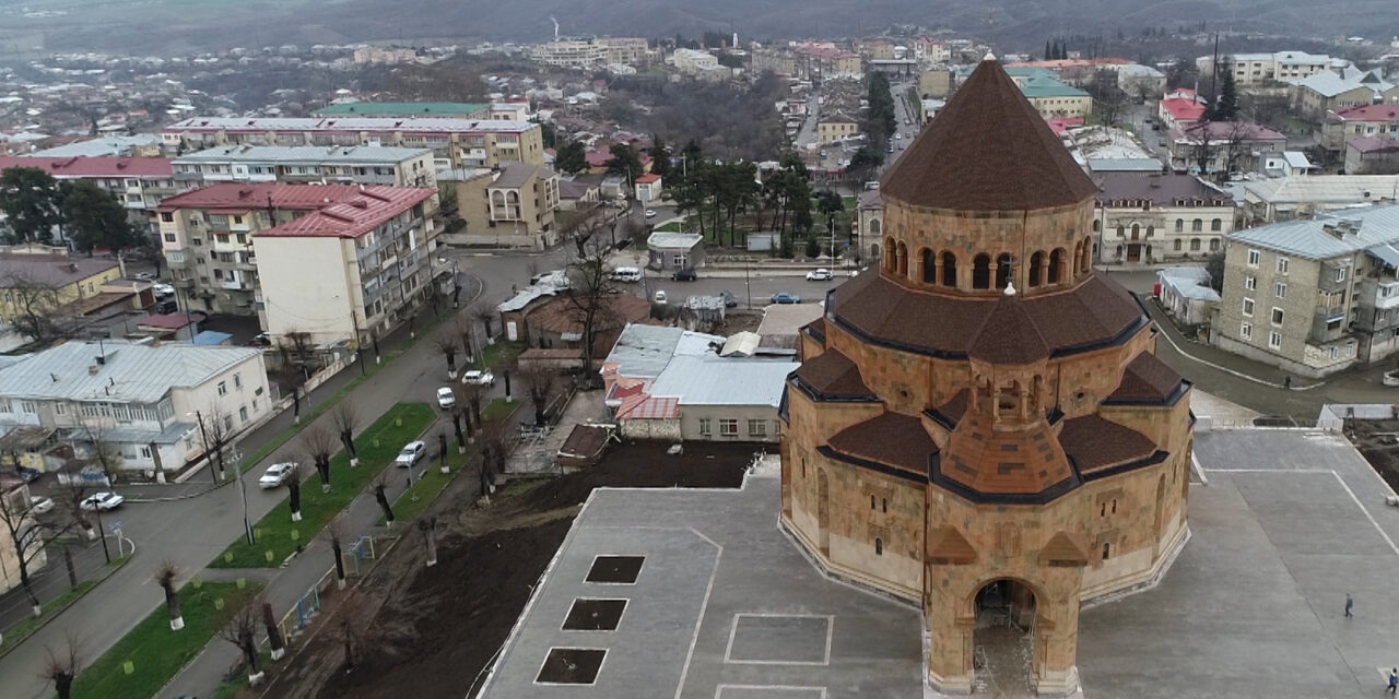 A la veille de la commémoration du génocide arménien, l’Azerbaïdjan démolit la cathédrale de Stepanakert