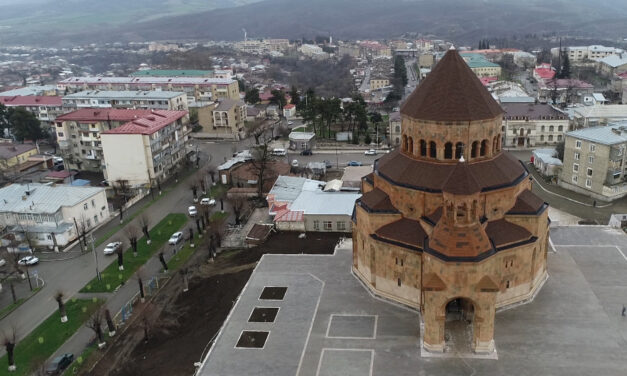 A la veille de la commémoration du génocide arménien, l’Azerbaïdjan démolit la cathédrale de Stepanakert