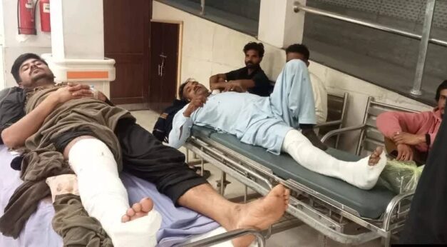 Pakistan : un musulman fonce sur une procession de Pâques ; plus de 60 chrétiens blessés….