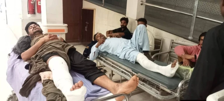 Pakistan : un musulman fonce sur une procession de Pâques ; plus de 60 chrétiens blessés….