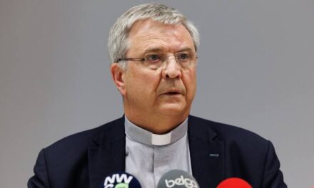 Mgr Bonny veut des prêtres mariés
